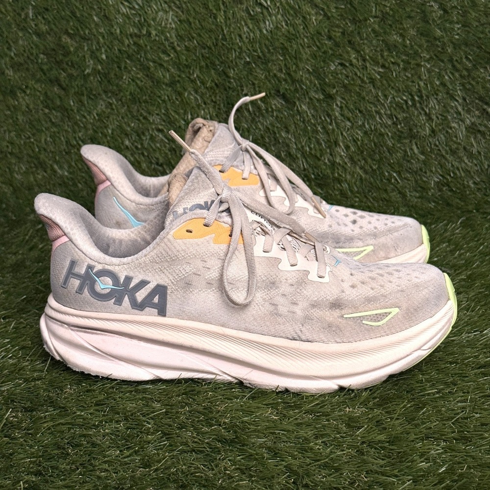 Hoka One One Clifton 9 Womens Size 9.5 B Vanilla Running Shoes 1127896-VLS